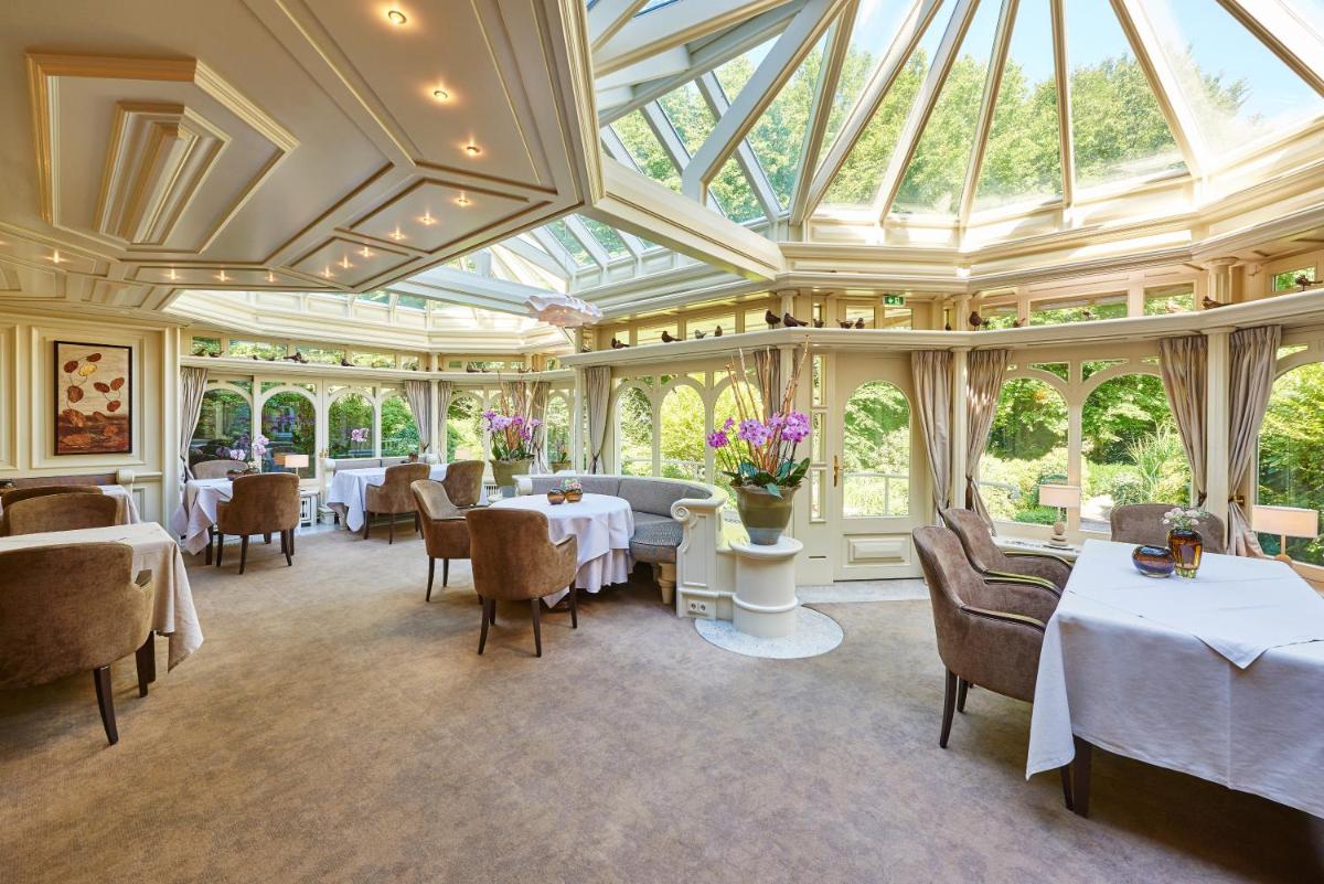Ein Restaurant oder anderes Speiselokal in der Unterkunft Hotel Landhaus Wachtelhof
