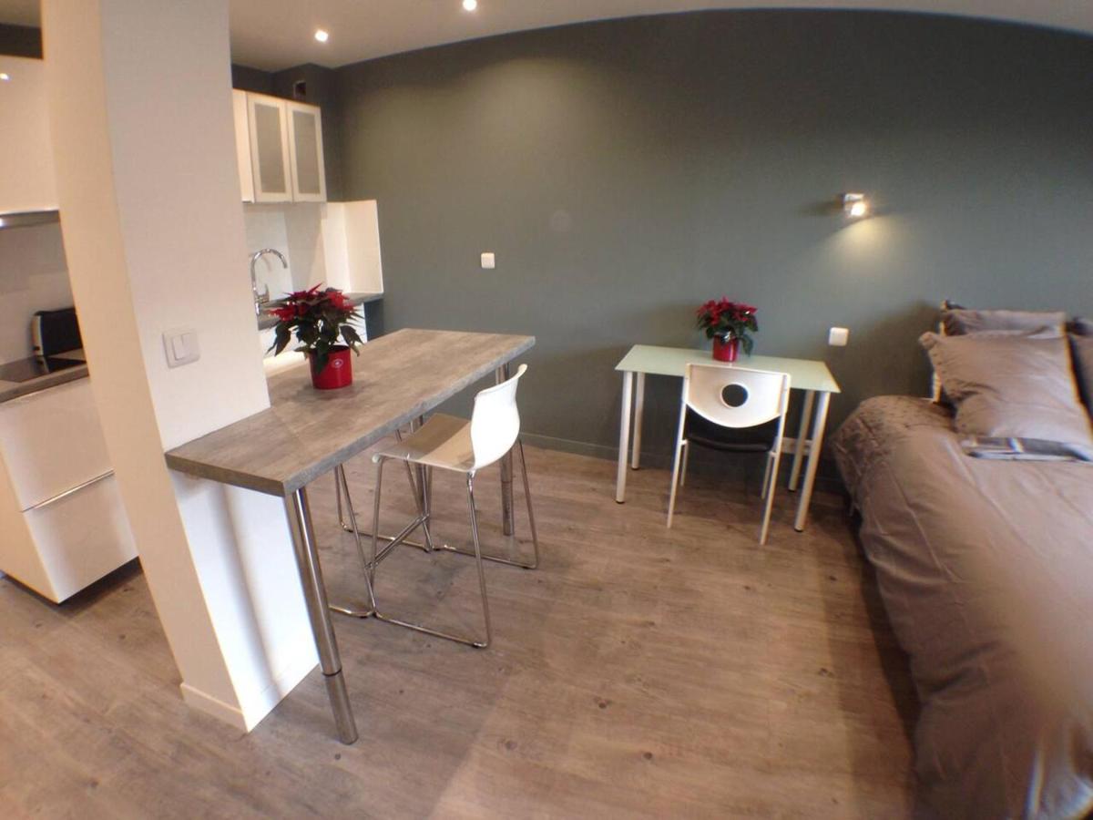 Studio flambant neuf, calme & balcon - Housity