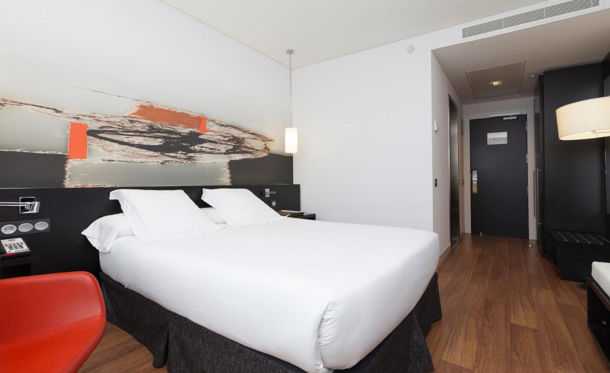 Cama o camas de una habitación en Axor Barajas