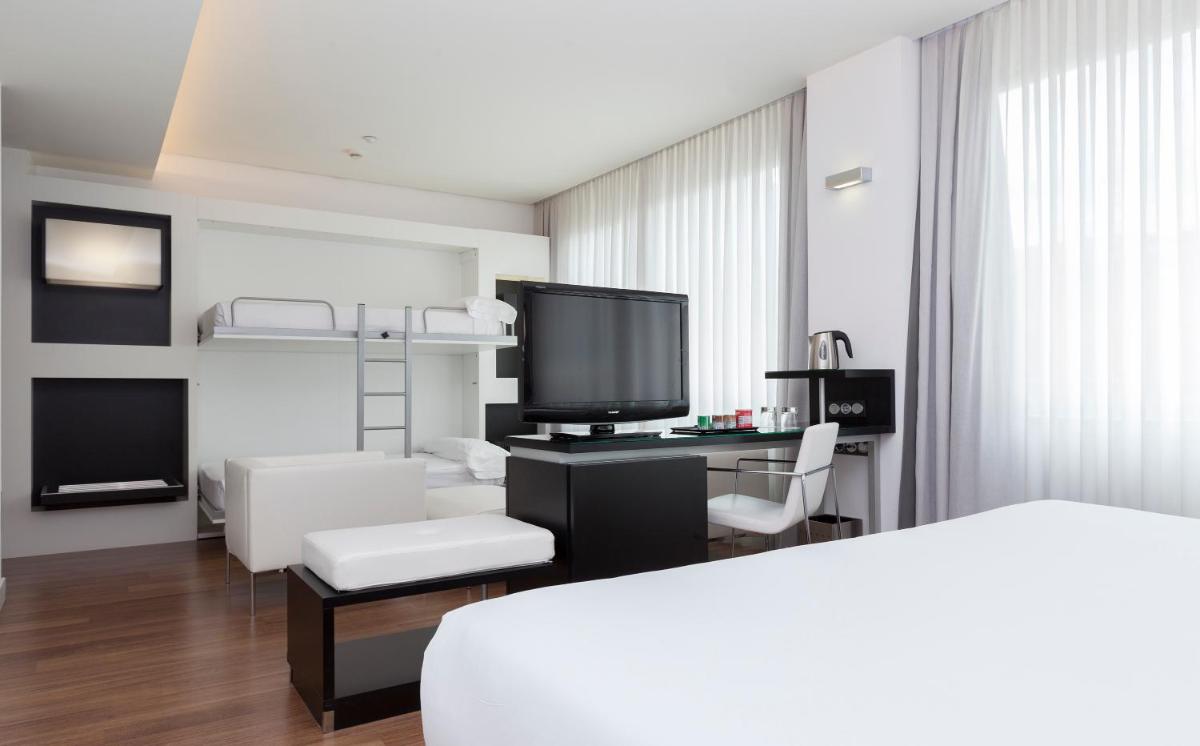 Cama o camas de una habitación en Axor Barajas
