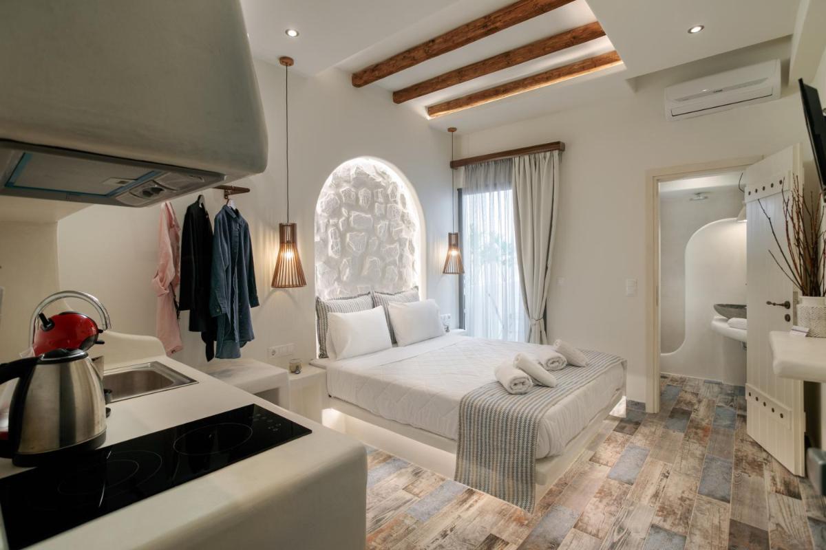Naxos Petite Studios - Housity