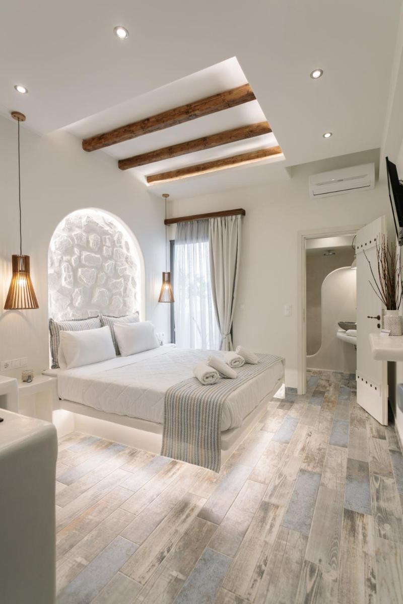 Naxos Petite Studios - Housity