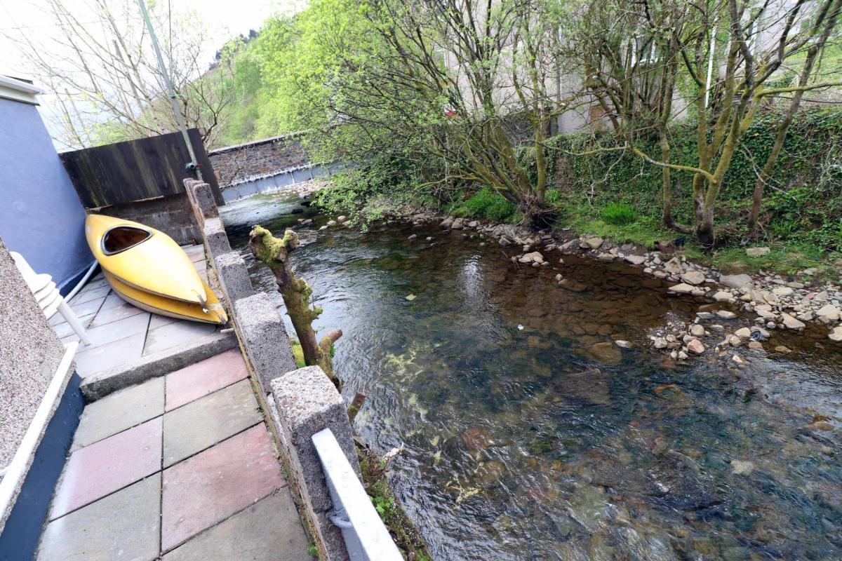 Riverside by Afan Valley Escapes - Housity