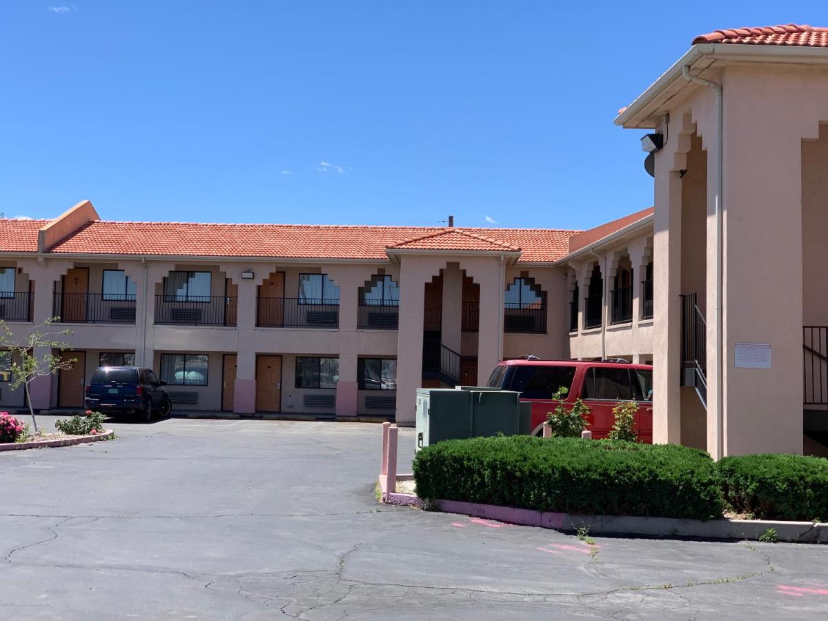 Luxury Inn - Housity