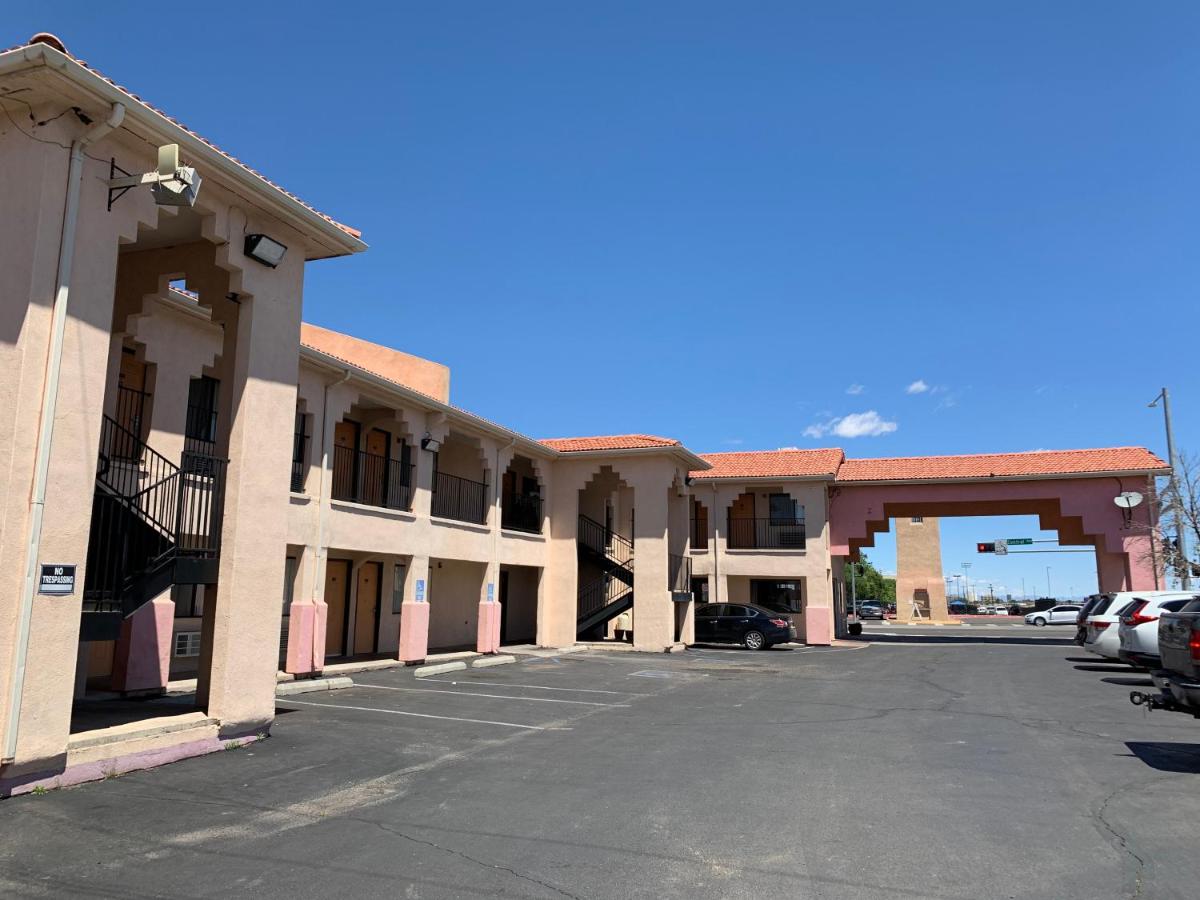 Luxury Inn - Housity