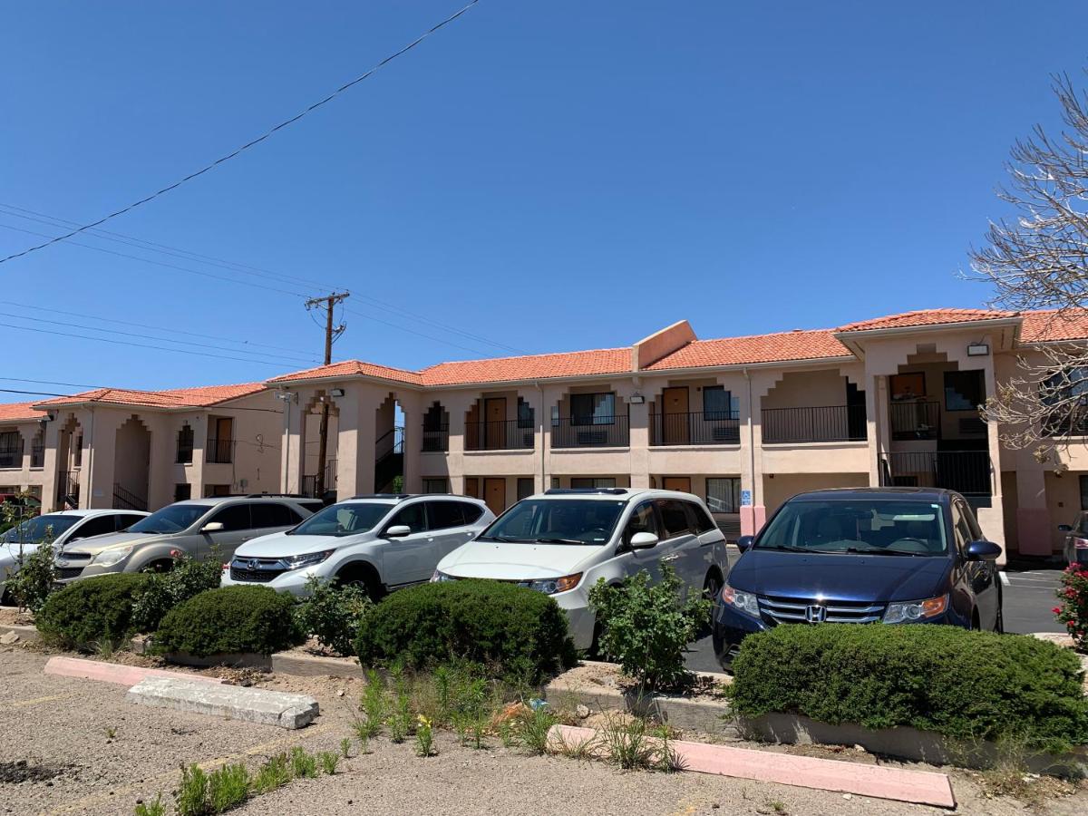 Luxury Inn - Housity