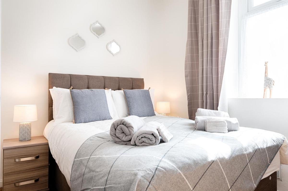 Generous House near The Liberty Stadium - Housity