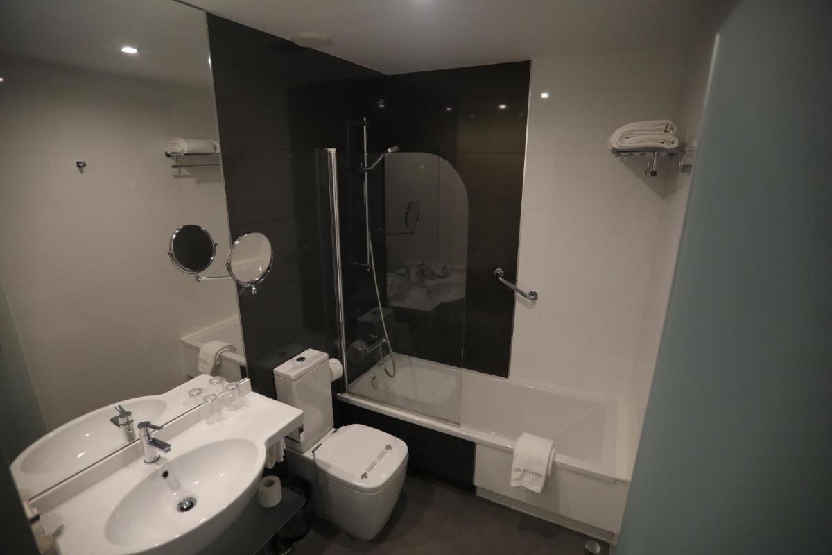 Un baño de Hotel Spa Atlántico San Vicente do Mar