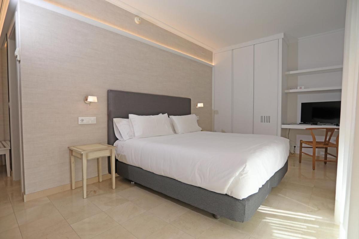 Cama o camas de una habitación en Hotel Spa Atlántico San Vicente do Mar