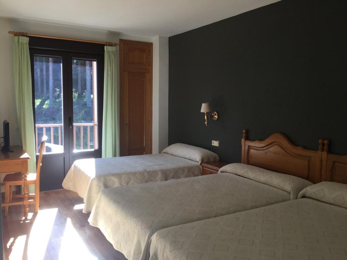Hotel Cinco Castaños - Housity