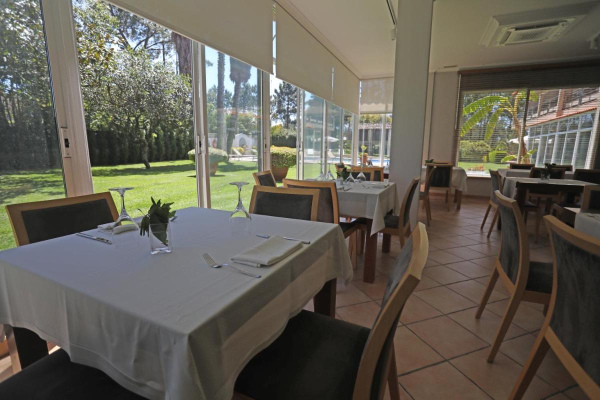 Un restaurante o sitio para comer en Hotel Spa Atlántico San Vicente do Mar
