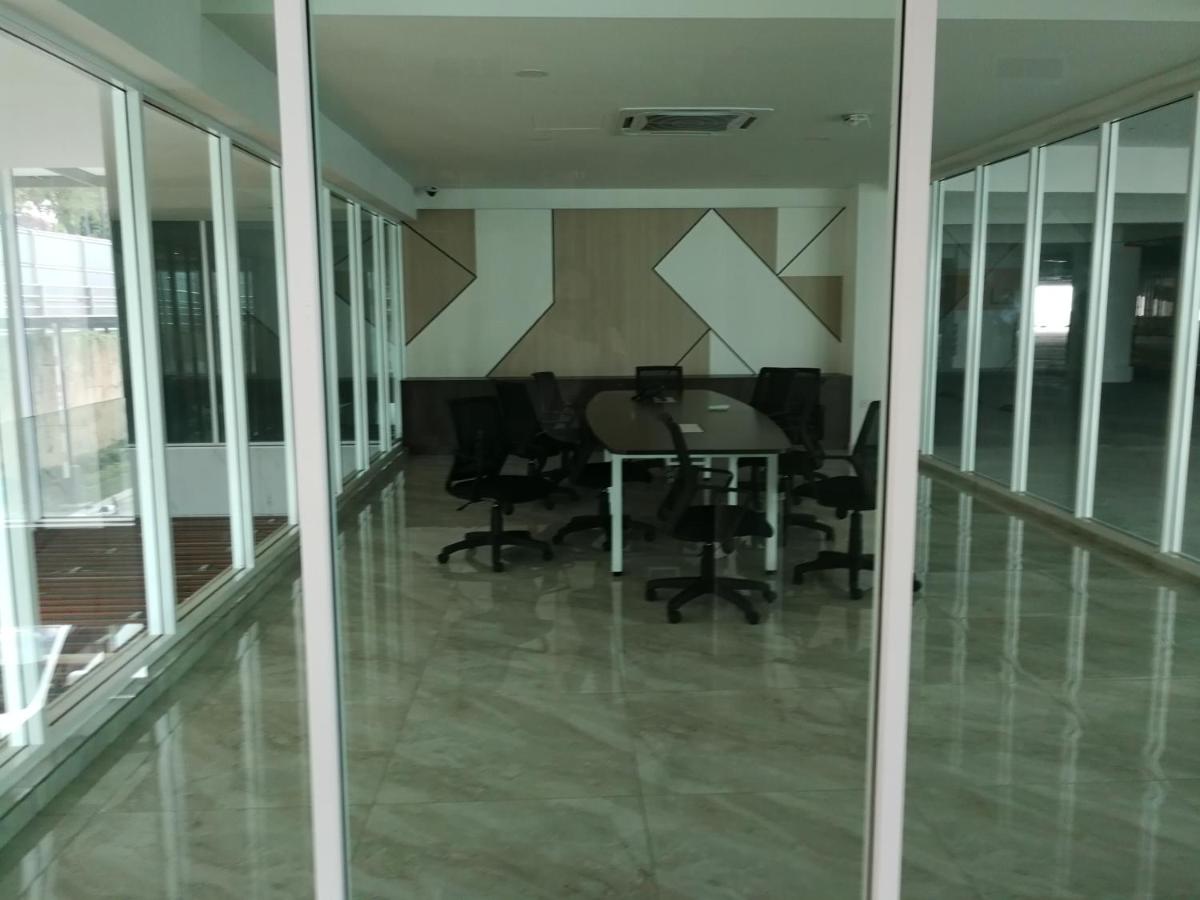 Suitetrails - JB City CIQ-R&F Shopping Mall Apartment
