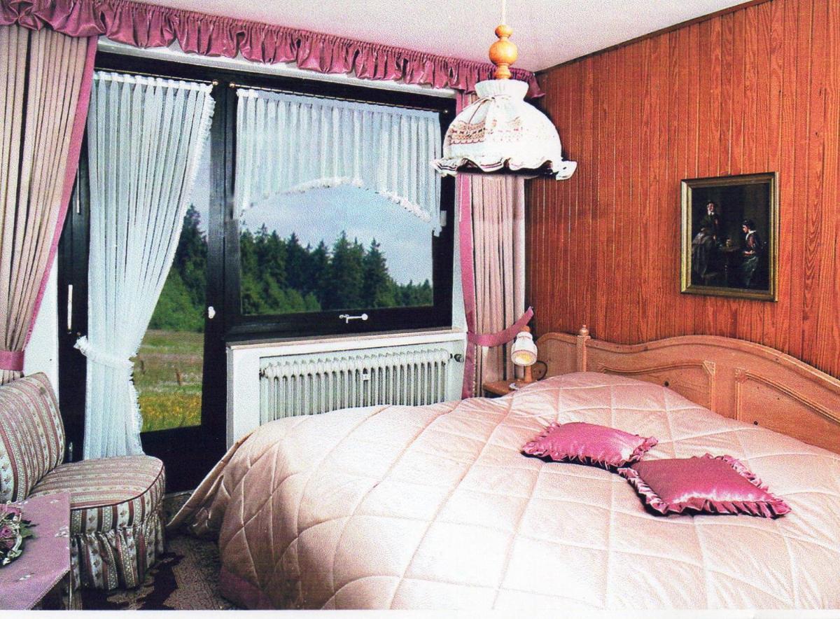 Ein Bett oder Betten in einem Zimmer der Unterkunft Wellness und Romantik Hotel Helmboldt