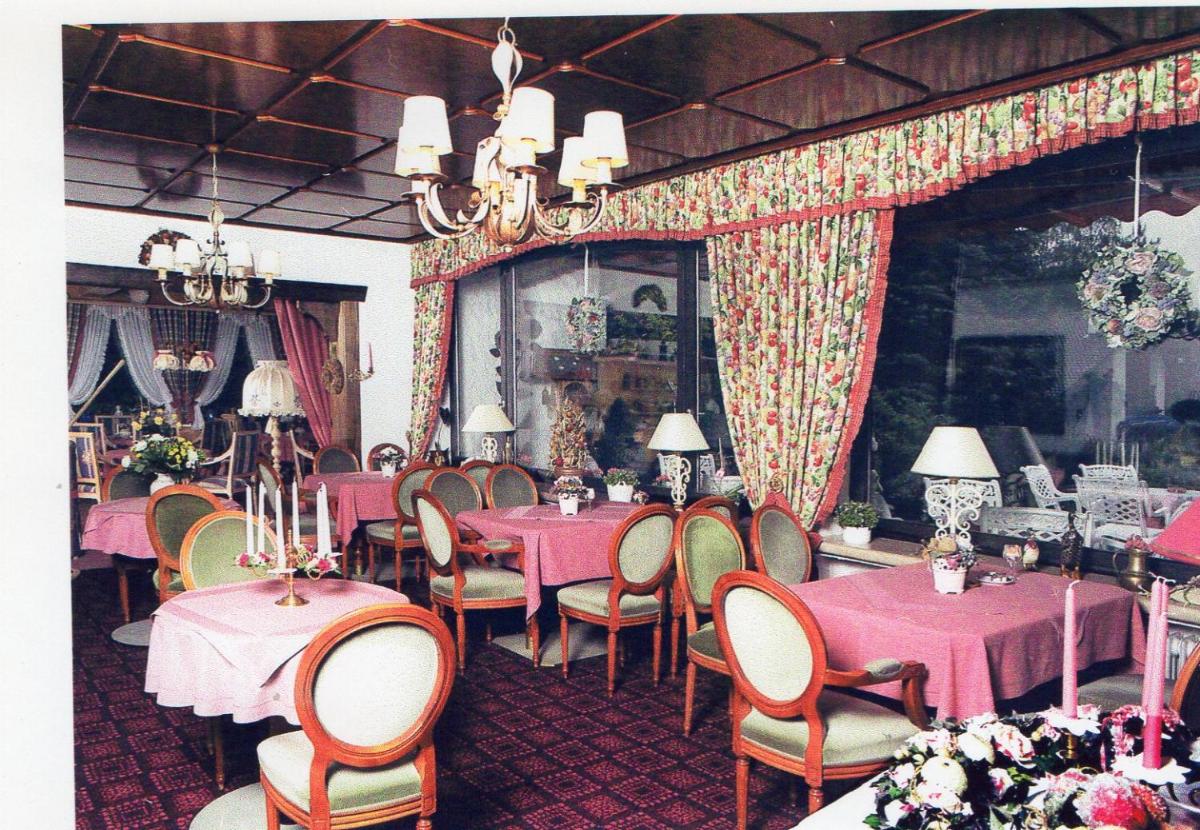 Ein Restaurant oder anderes Speiselokal in der Unterkunft Wellness und Romantik Hotel Helmboldt