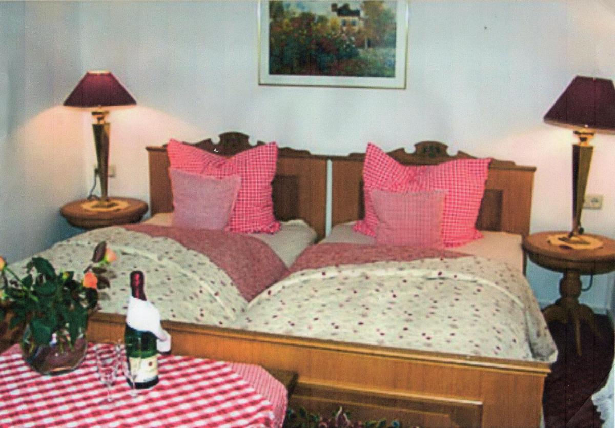 Ein Bett oder Betten in einem Zimmer der Unterkunft Wellness und Romantik Hotel Helmboldt