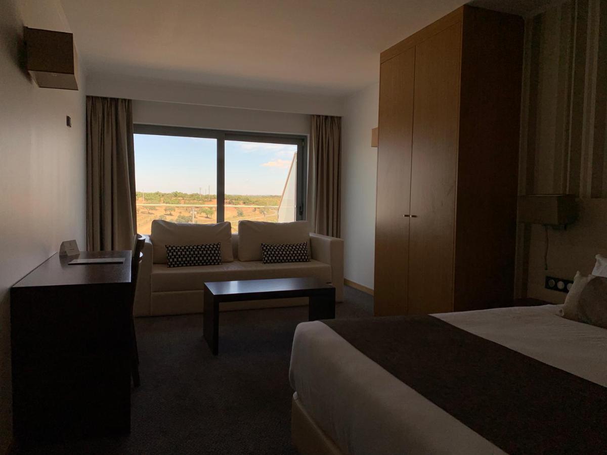 Uma cama ou camas num quarto em Hotel O Gato & Spa