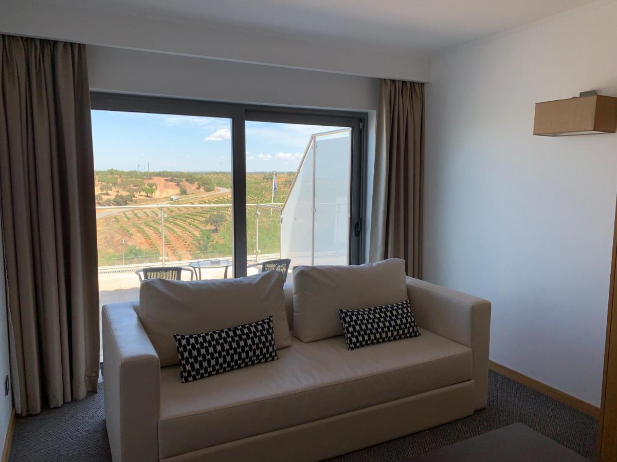 Uma área de estar em Hotel O Gato & Spa