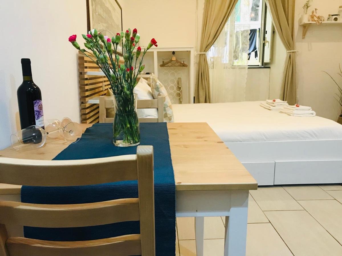 Lorenzo's Art Studio - Housity