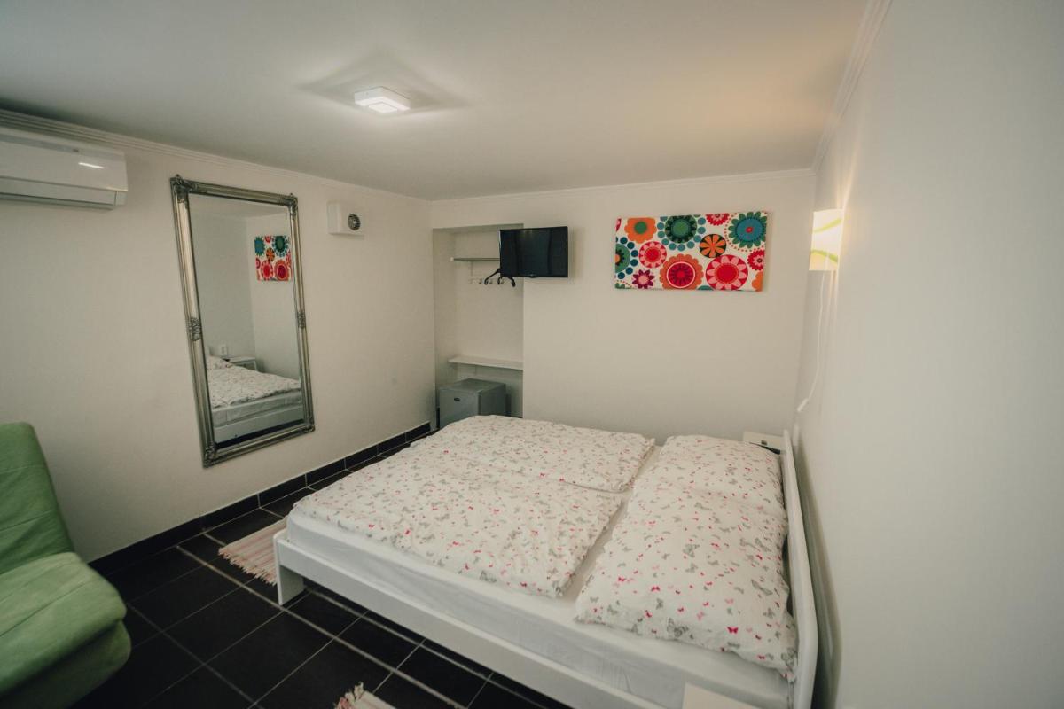 Caesar Apartments & Rooms - Housity