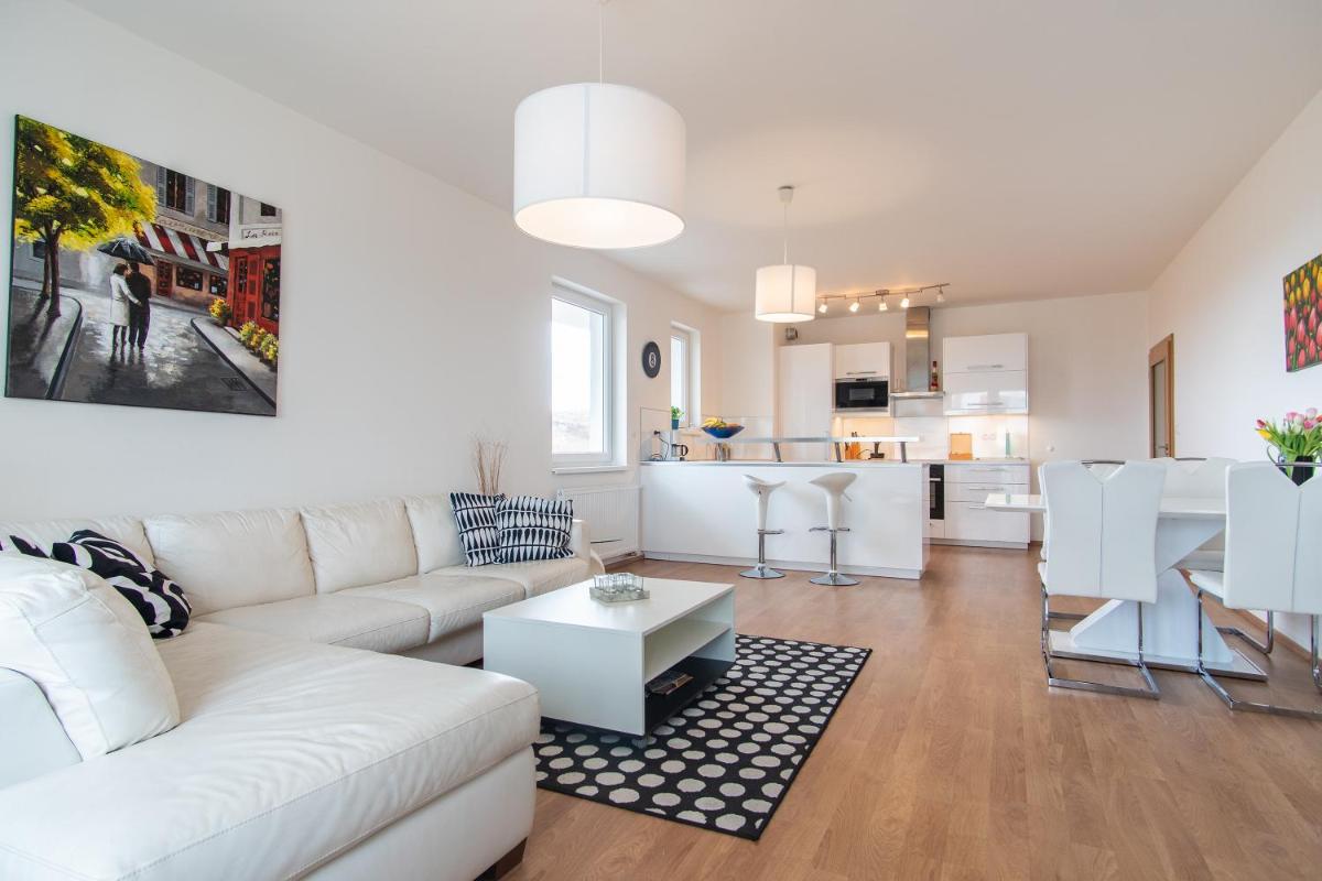 Prostorný 3 pokojový apartmán s dvěma terasami - Housity