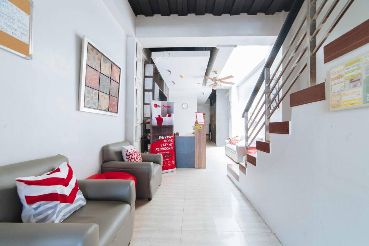 RedDoorz near G Mall Bajada - Housity