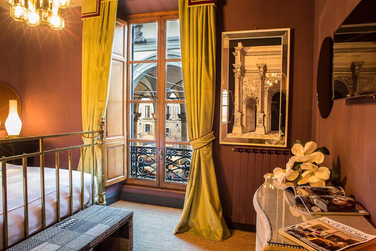 Suitetrails - Porcellino Gallery Art Boutique BB