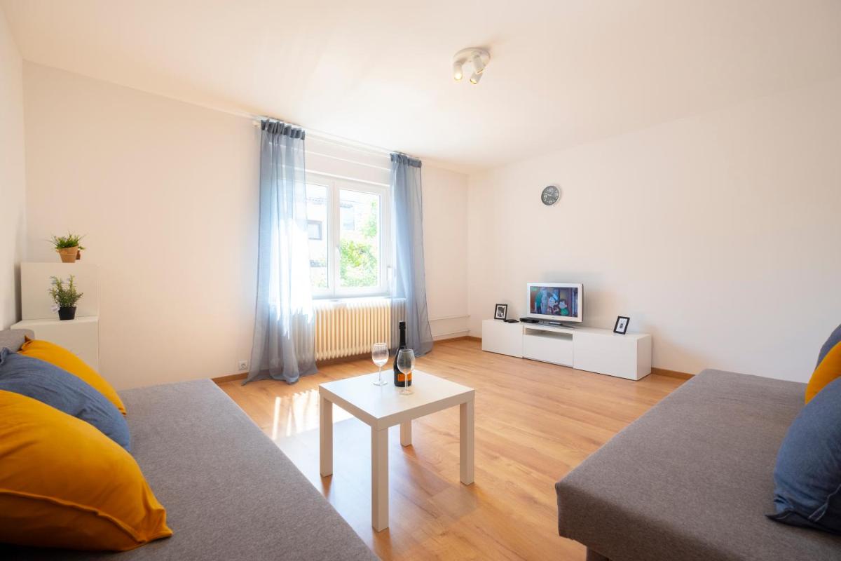 Apartment Ksenija - Housity