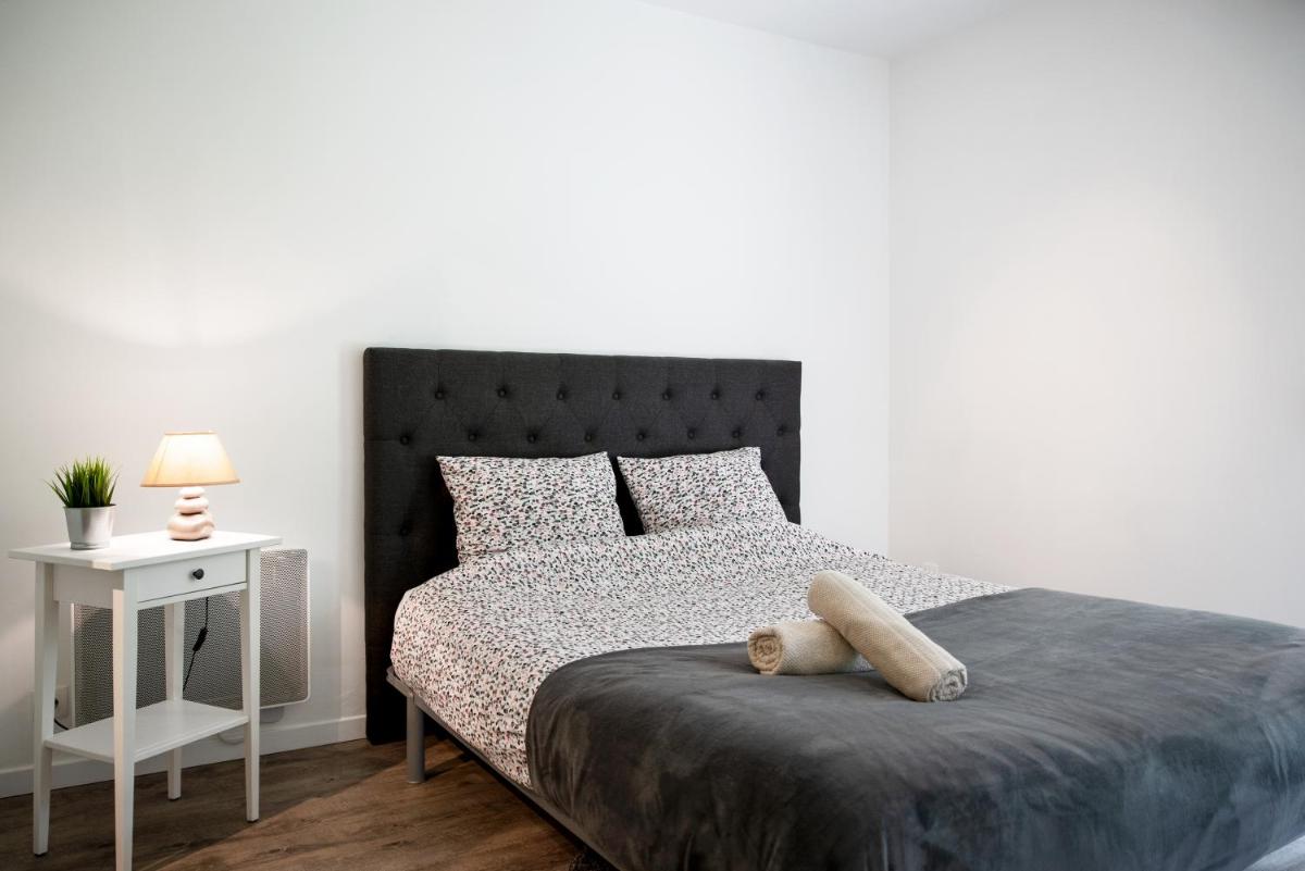 Chic Appartement avec Terrasse, Parking Privatif - Housity