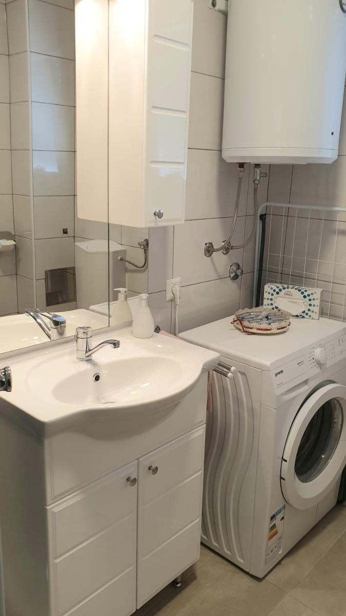 Apartment Near the Lakes - Housity