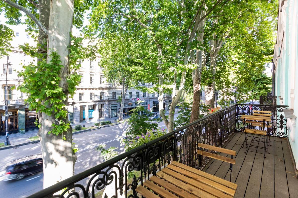 Suitetrails - Shota Rustaveli Aparthotel