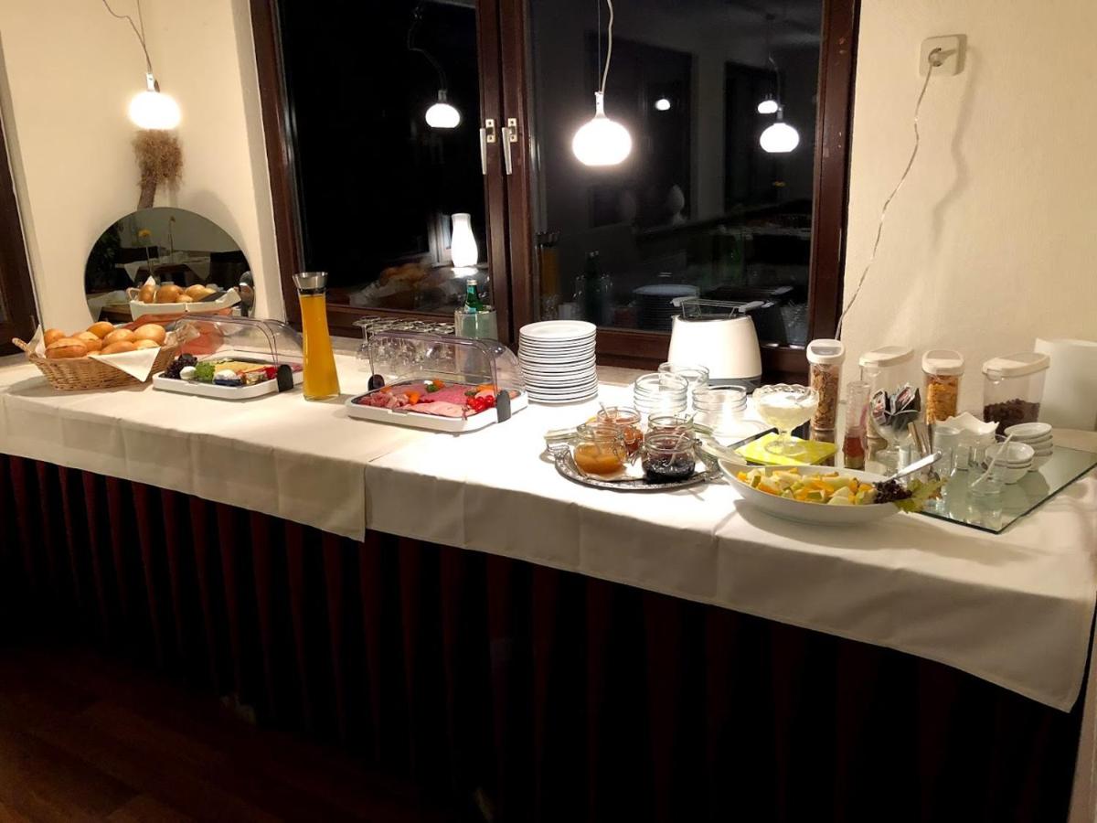 Hotel garni Zum Adenauer Forst - Housity
