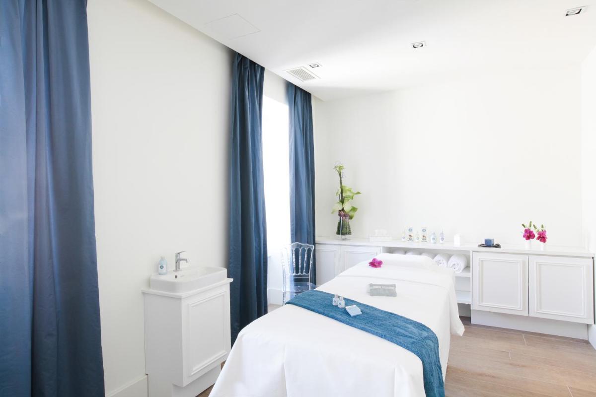 Un ou plusieurs lits dans un hébergement de l'établissement La Cour des Consuls Hotel & Spa Toulouse - MGallery Collection