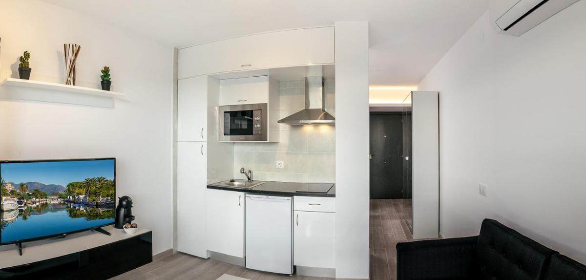 Empuria Beach D-Luxe - Housity