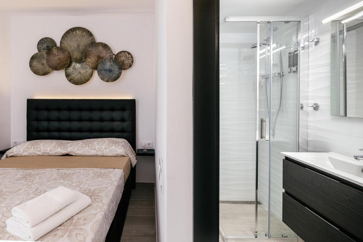 Empuria Beach D-Luxe - Housity