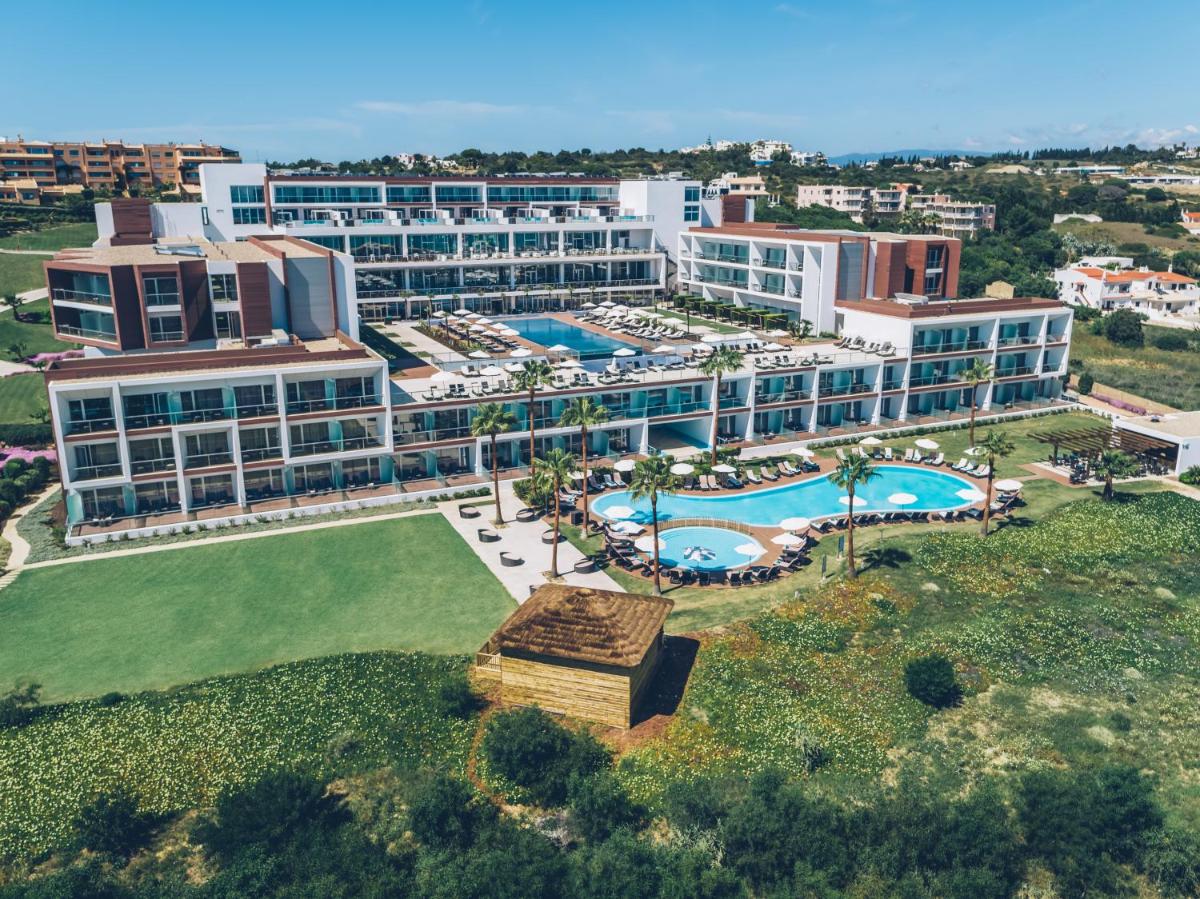A piscina em ou perto de Iberostar Selection Lagos Algarve