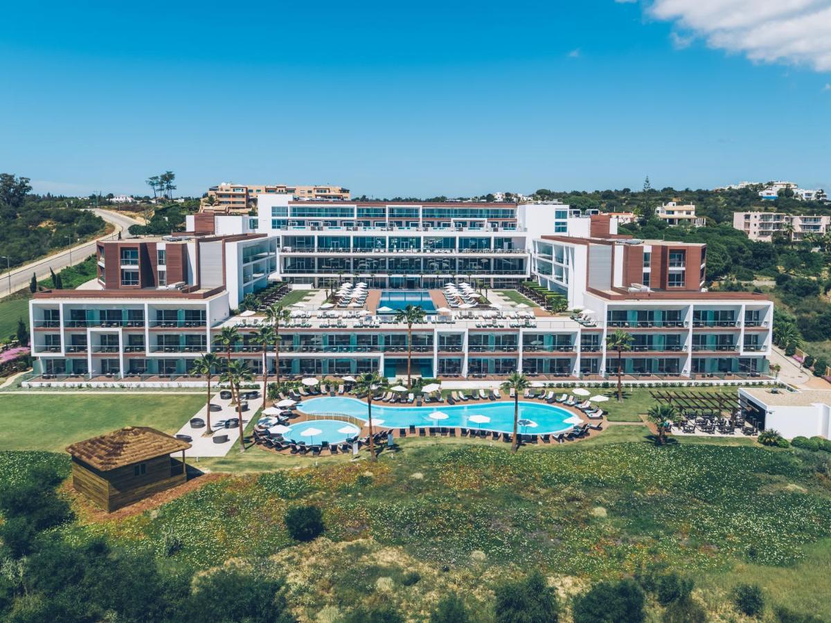 A piscina em ou perto de Iberostar Selection Lagos Algarve