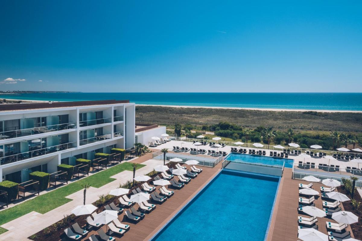 A piscina em ou perto de Iberostar Selection Lagos Algarve