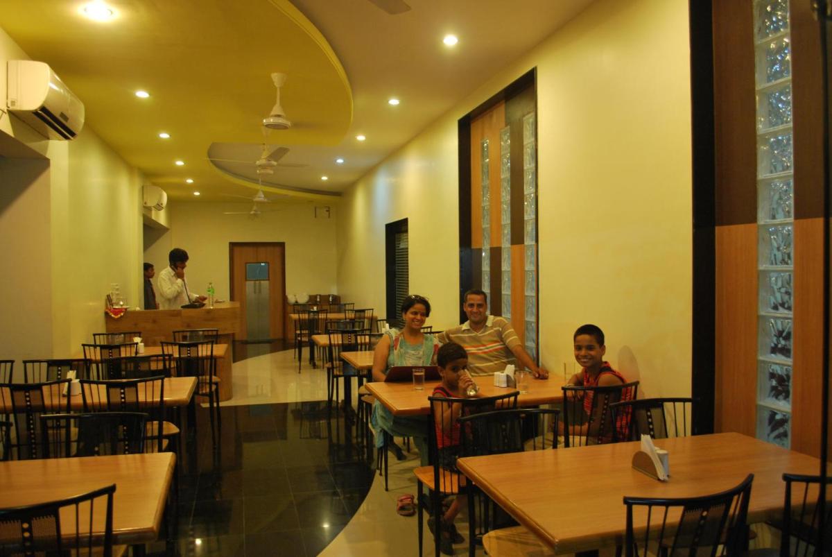 Kuber Inn - Housity