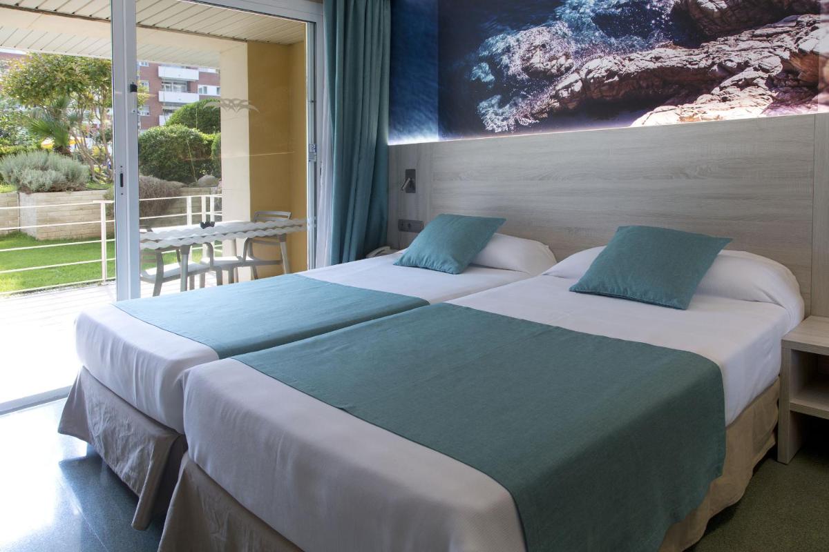 Cama o camas de una habitación en GHT Oasis Park & Spa