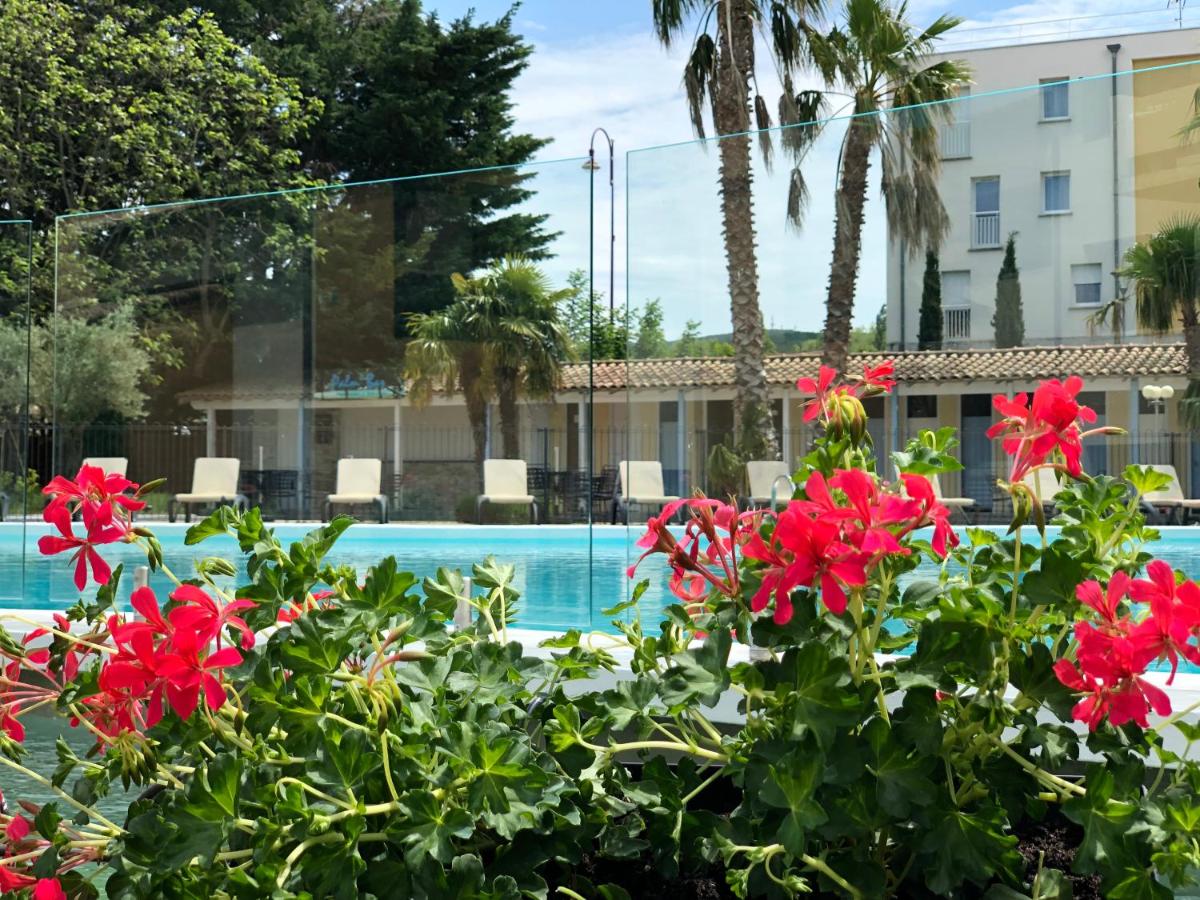 Piscine de l'établissement Logis Hotel Restaurant SPA Les Oliviers ou située à proximité