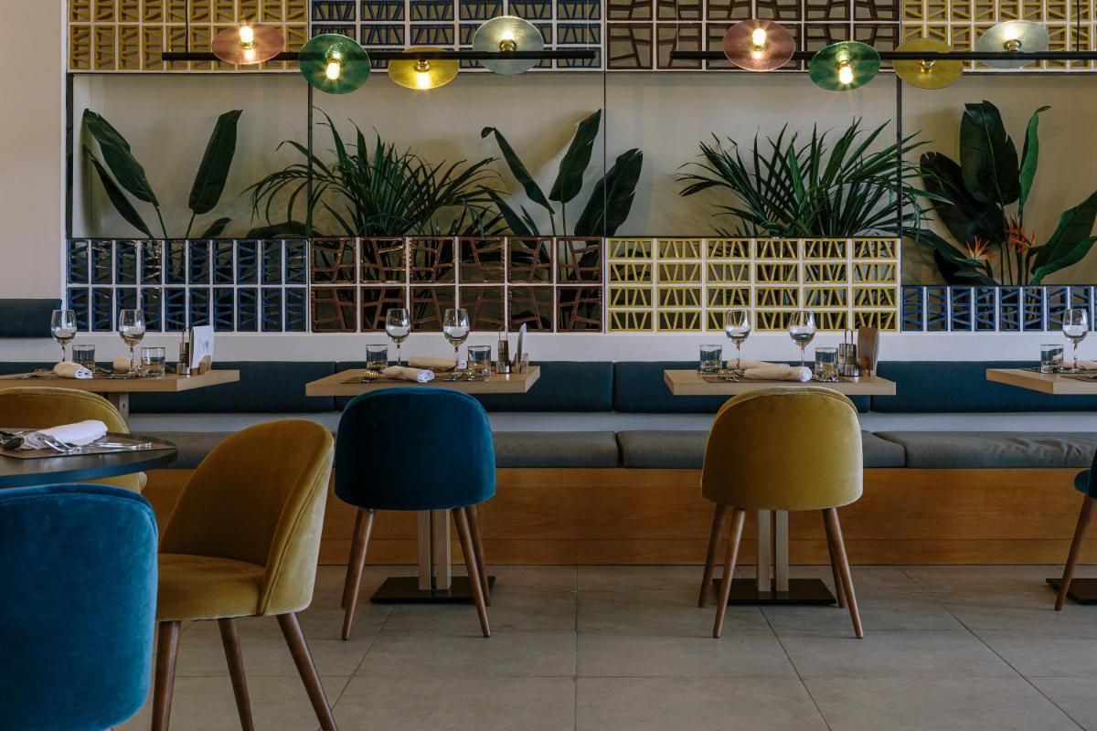Un restaurante o sitio para comer en Alua Village Fuerteventura - All Inclusive