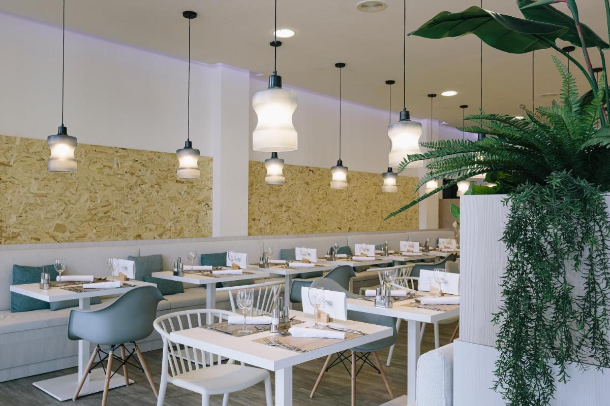 Un restaurante o sitio para comer en Alua Village Fuerteventura - All Inclusive