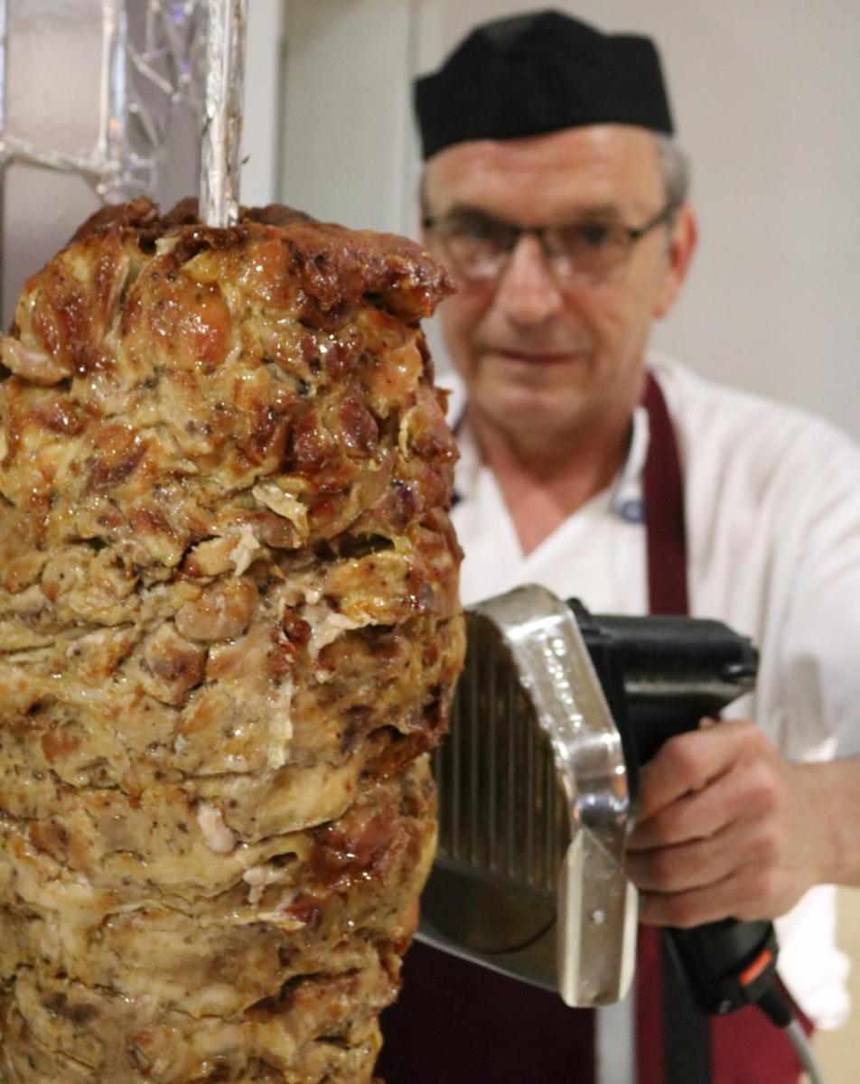 Comida en o cerca de este hotel