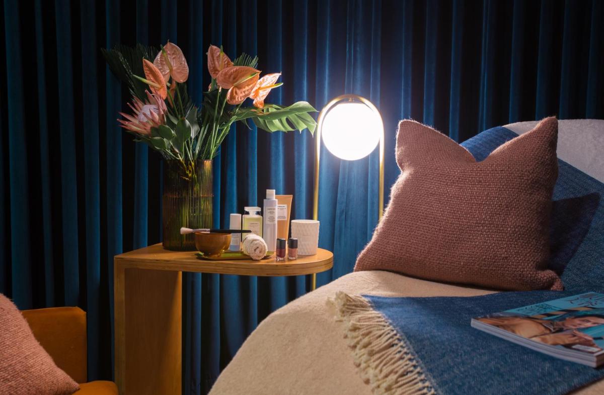 Uma cama ou camas num quarto em The Vintage Hotel & Spa Lisbon