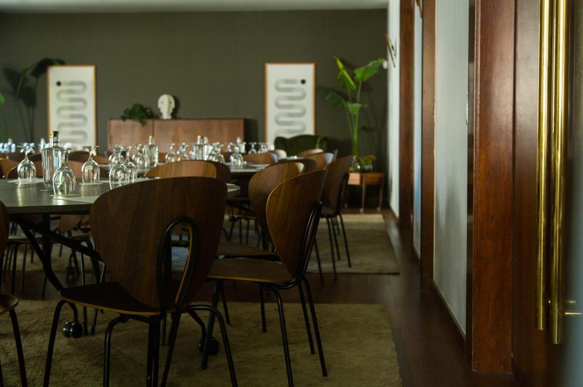 Um restaurante ou outro lugar para comer em The Vintage Hotel & Spa Lisbon
