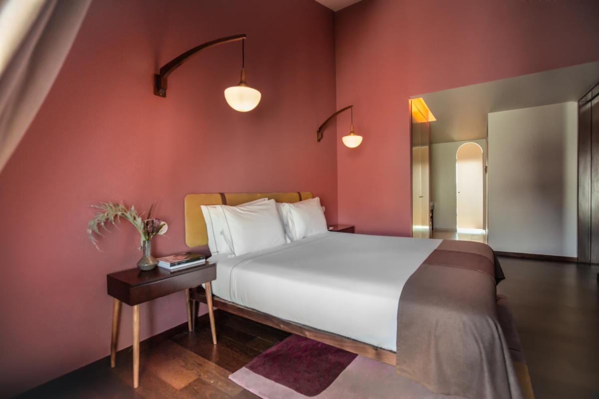 Uma cama ou camas num quarto em The Vintage Hotel & Spa Lisbon
