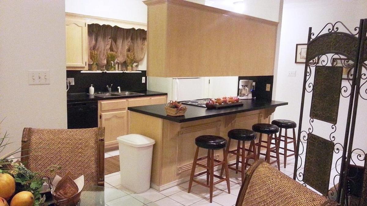 Beautifully Furnished 3BD 2BR Pool Gated Condo in McAllen, TX - Housity