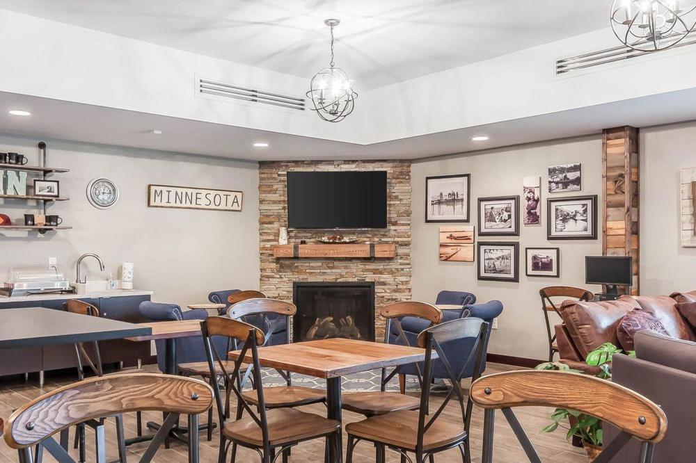 Lakes Inn at Dunvilla - Housity