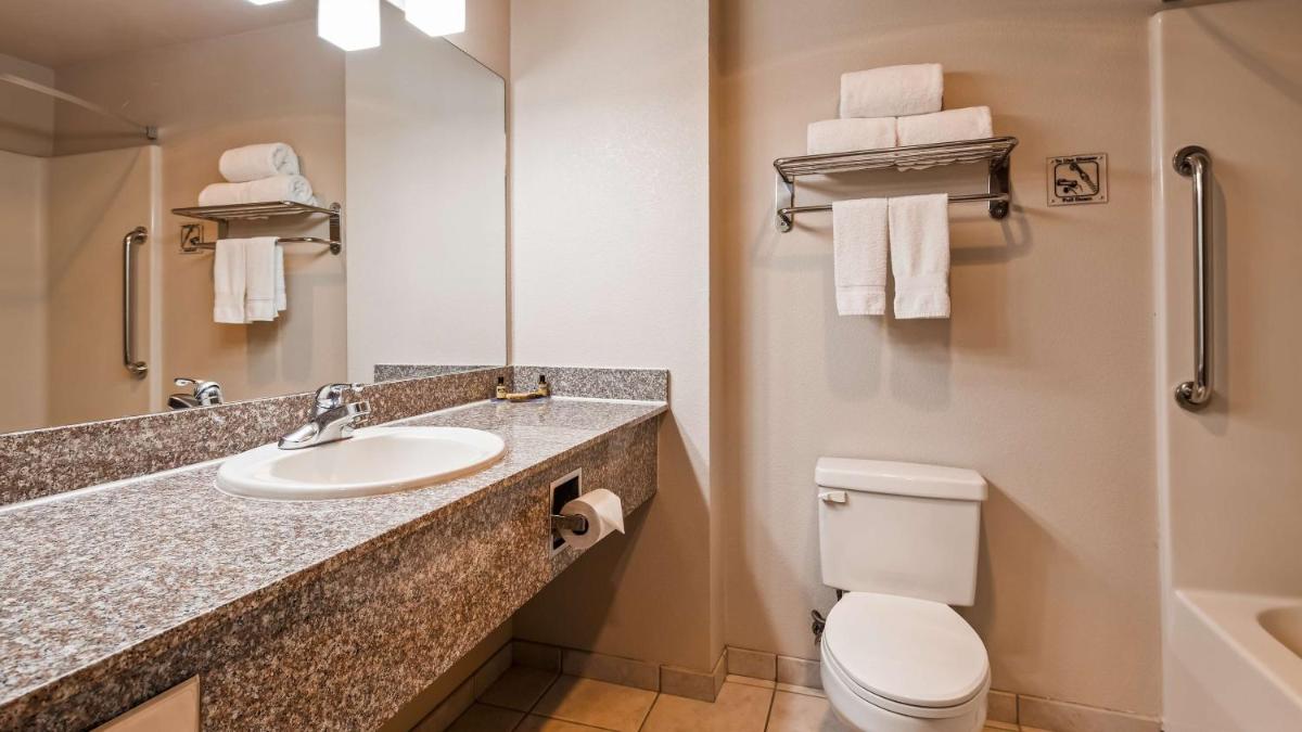 Best Western PLUS Memorial Inn - Housity