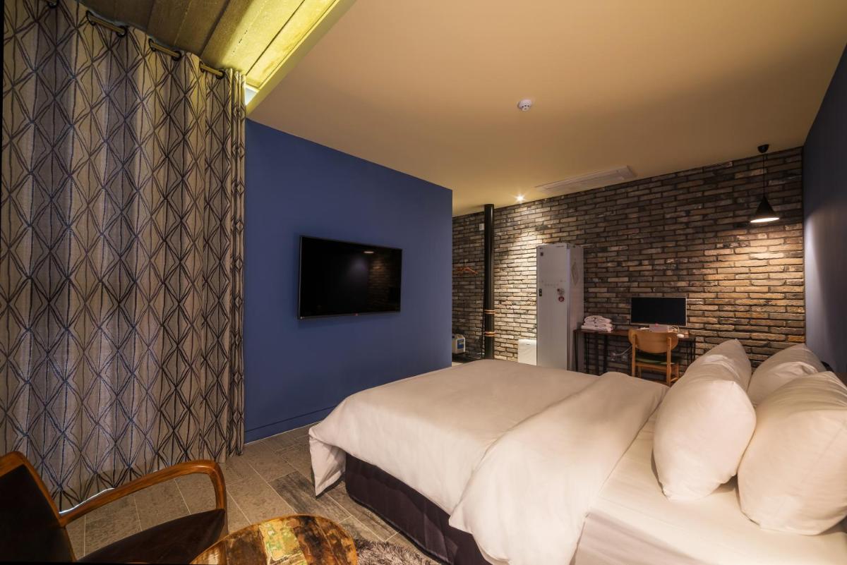 Hotel March - Housity